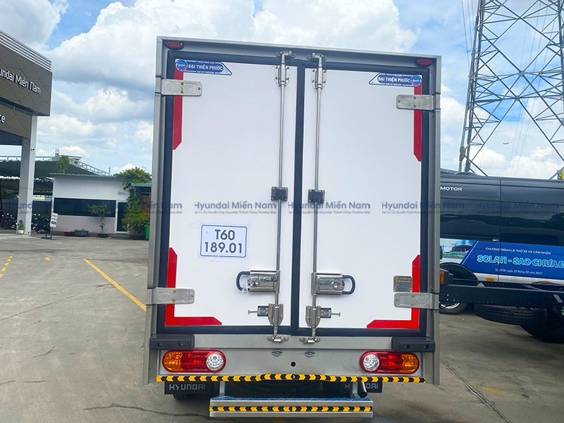 HYUNDAI PORTER 150 ĐÔNG LẠNH - THÙNG DÀI 3M05 - TẢI 1,2 TẤN - 3