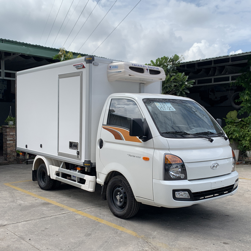 HYUNDAI PORTER 150 ĐÔNG LẠNH - THÙNG DÀI 3M05 - TẢI 1,2 TẤN